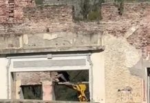 Tornquist: echan a municipales que demolían el ex Club Hotel